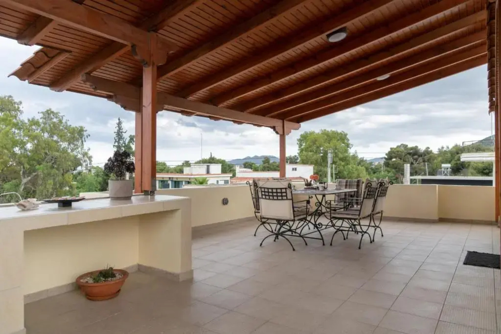 Rose's House (Near Airport)