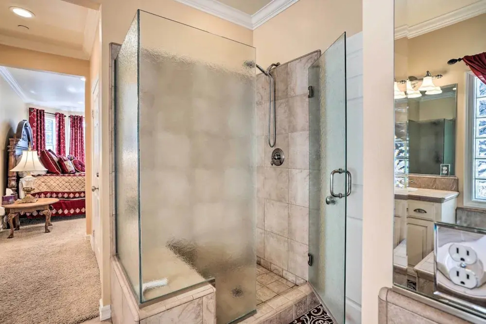 Huge Lake Arrowhead Home w/ 3 Decks & Grill!