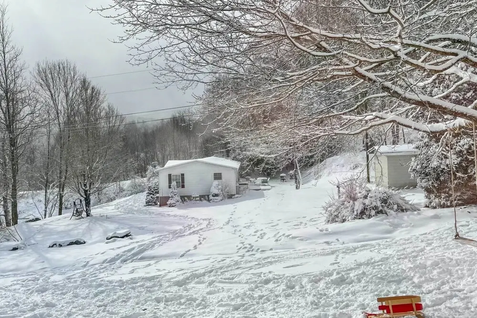 14 Mi to Beech Mountain: Home w/ Grills!