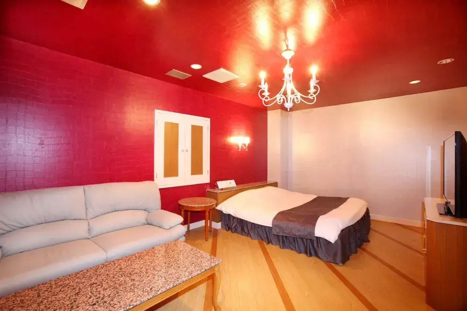 Happy Kiss - Adults Only