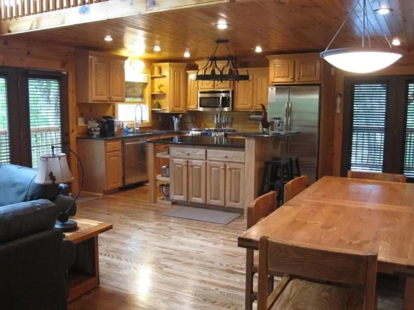 Whipkins Cove Beautiful 3 Bd Lakefront Getaway