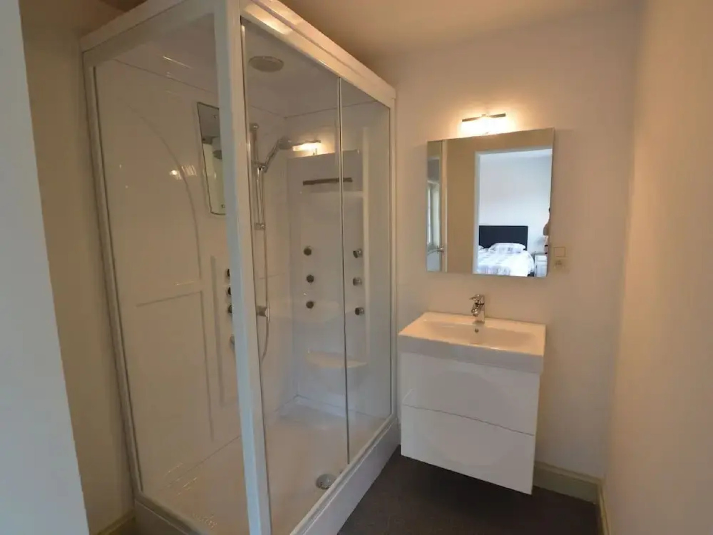 Spacious Holiday Home in Peer with Garden