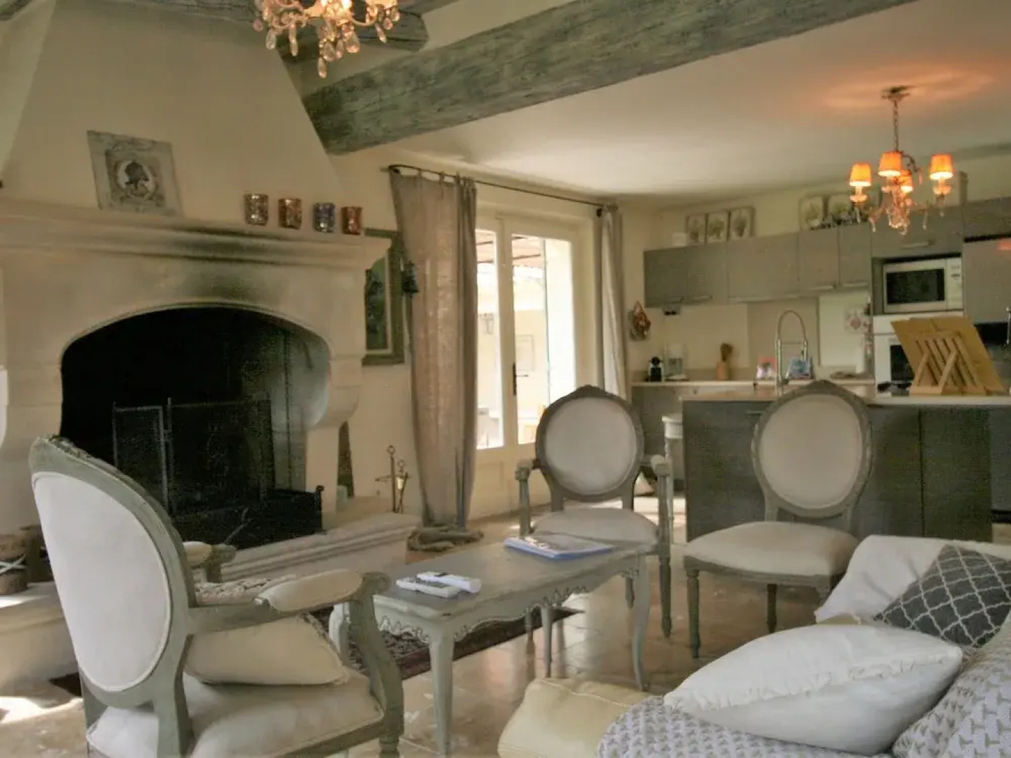 Grandeur Villa in Eygalières With Pool & 2 Terraces