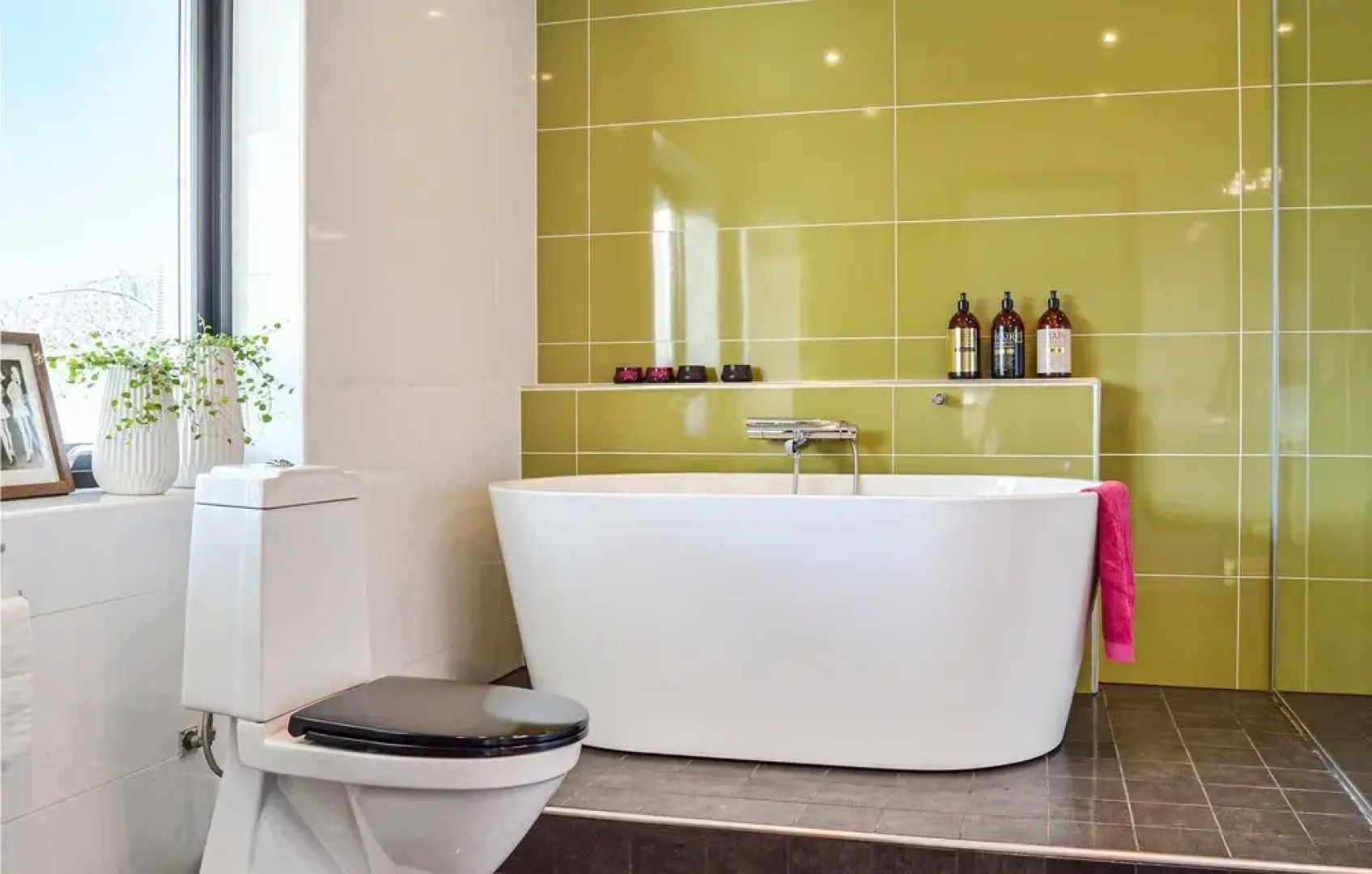 Nice Home in Trångsund With 4 Bedrooms and Wifi