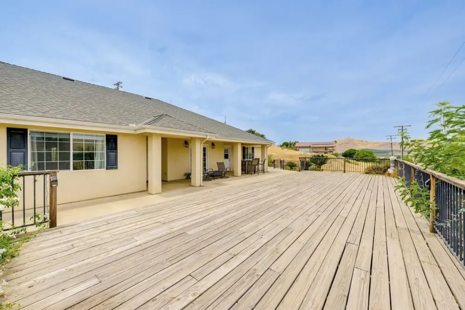 Porterville Getaway w/ Patio + Valley Views!
