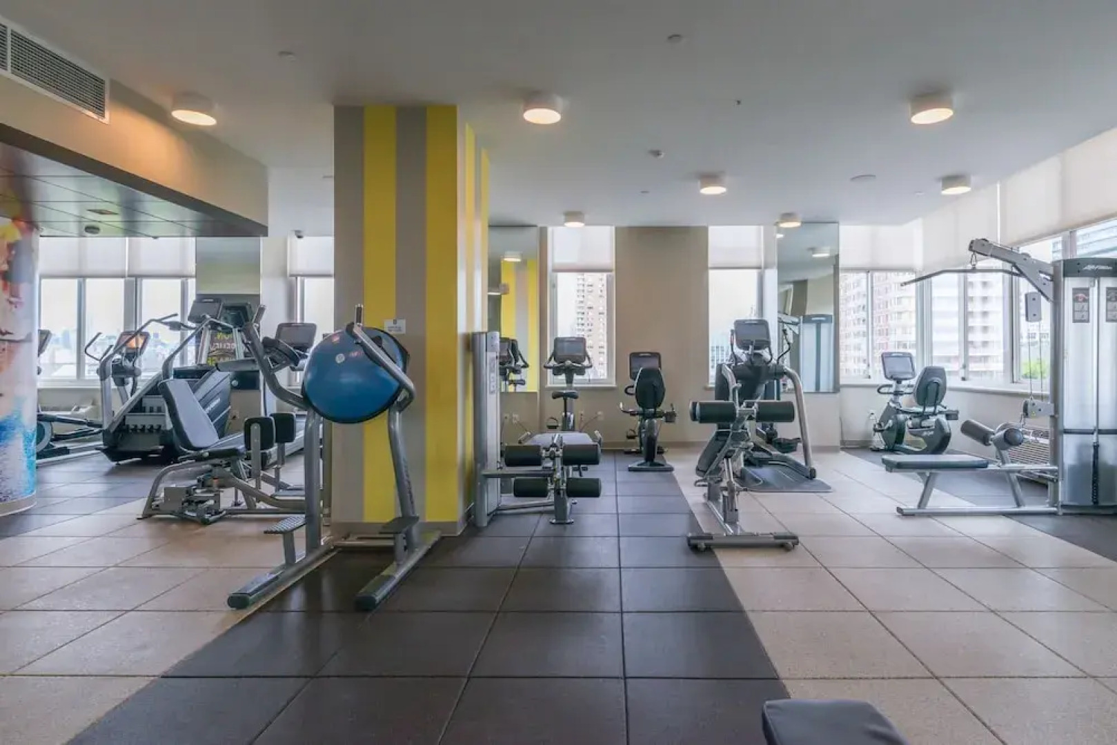 Skyline Luxury Home Suites at Newport