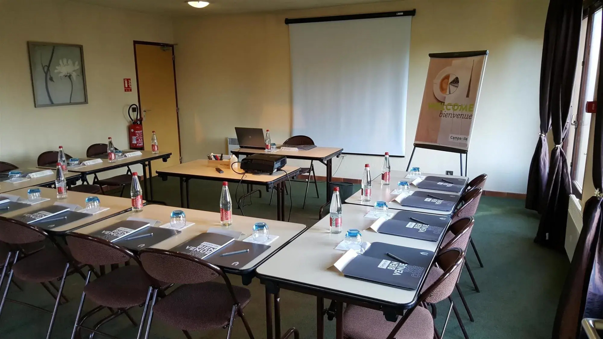 Le 2 by HOTEL AKENA LA FERTE BERNARD