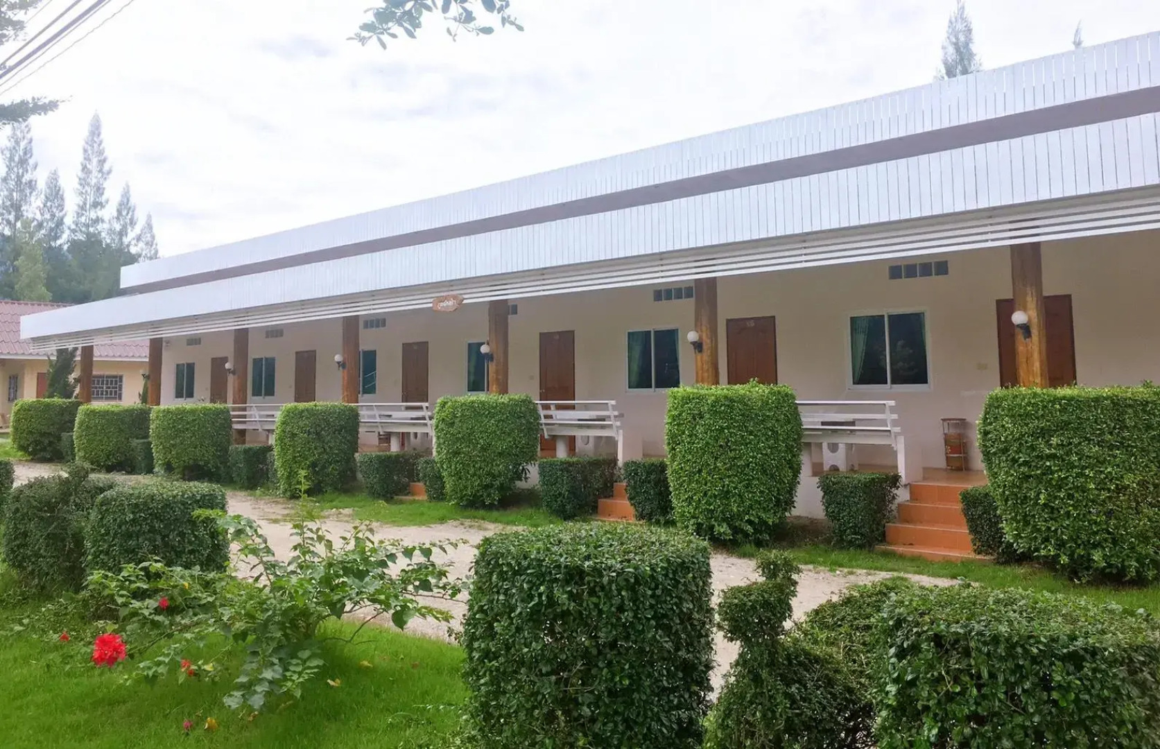 Tanaosri & Creekside Resort