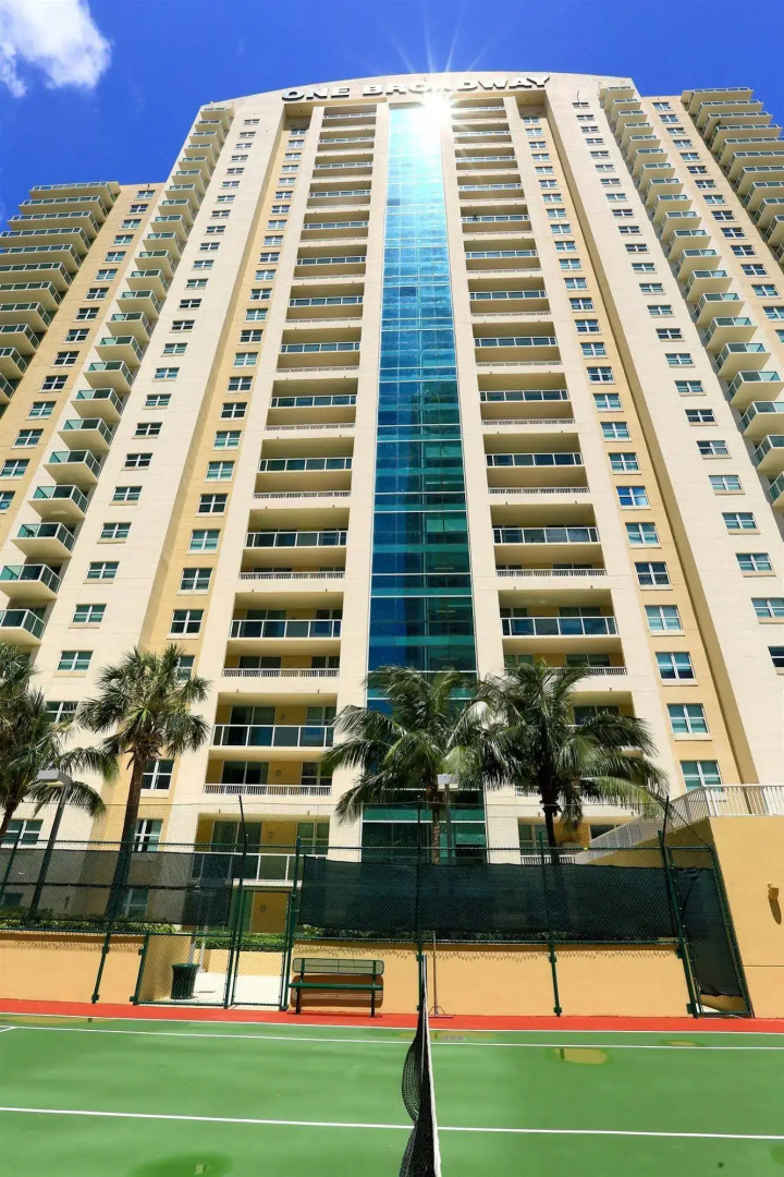 Pelican Residence at One Broadway