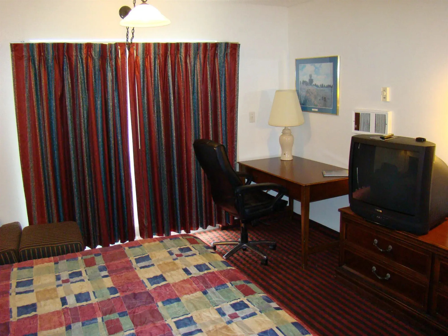 Rodeway Inn & Suites
