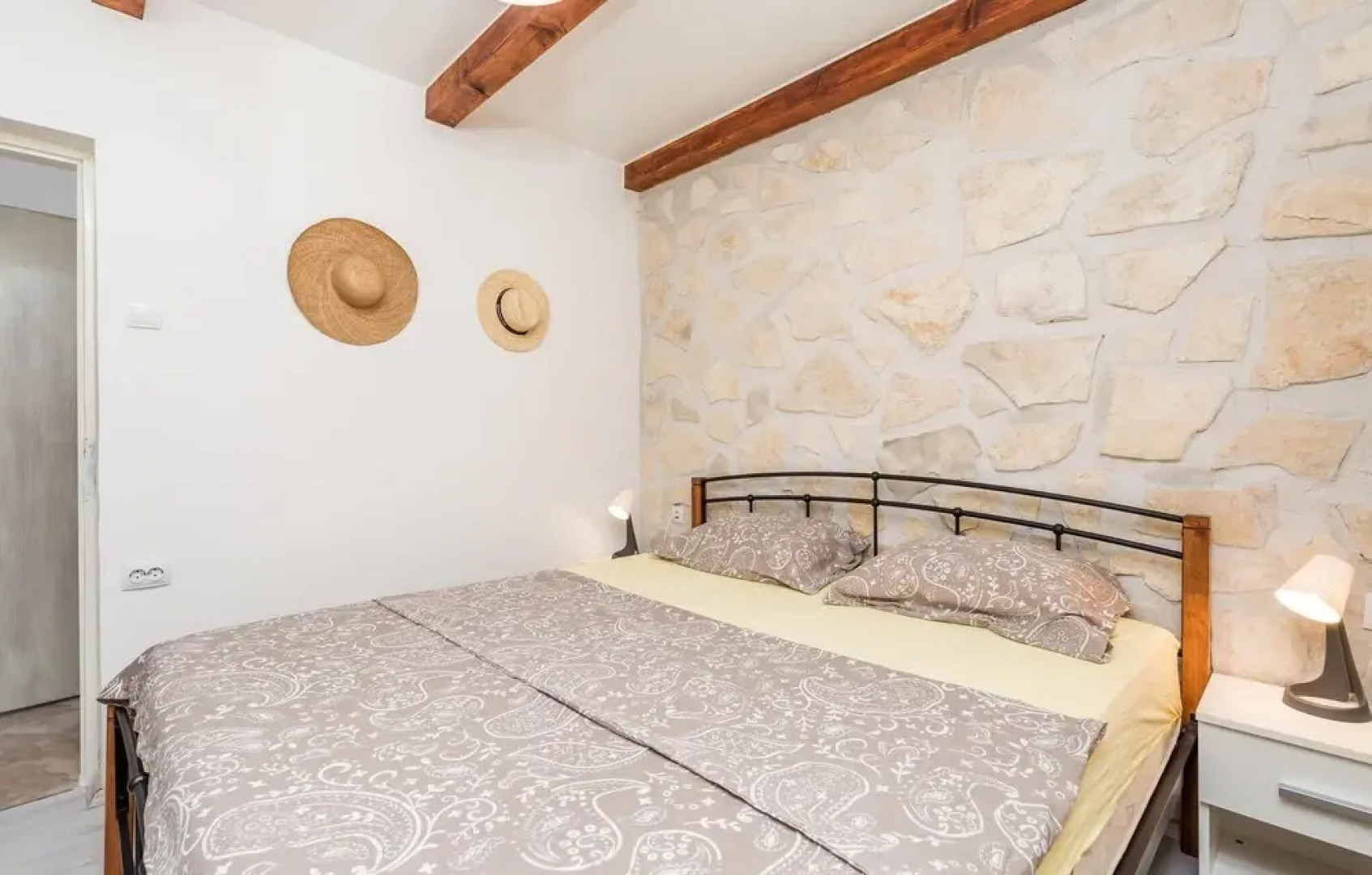 Nice Home in Cesarica With Wifi and 2 Bedrooms