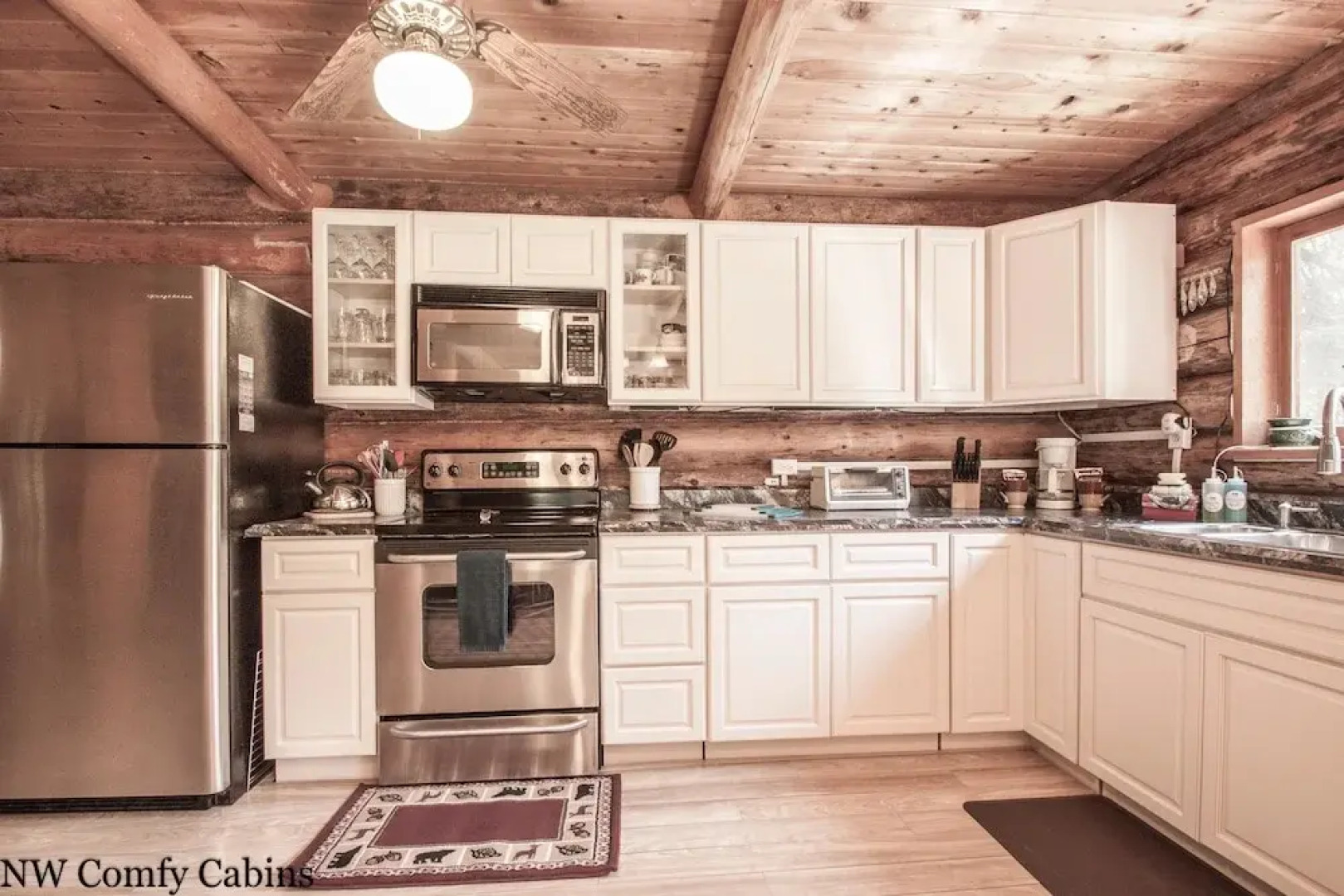 Whispering Winds Apartment 3 NW Comfy Cabins