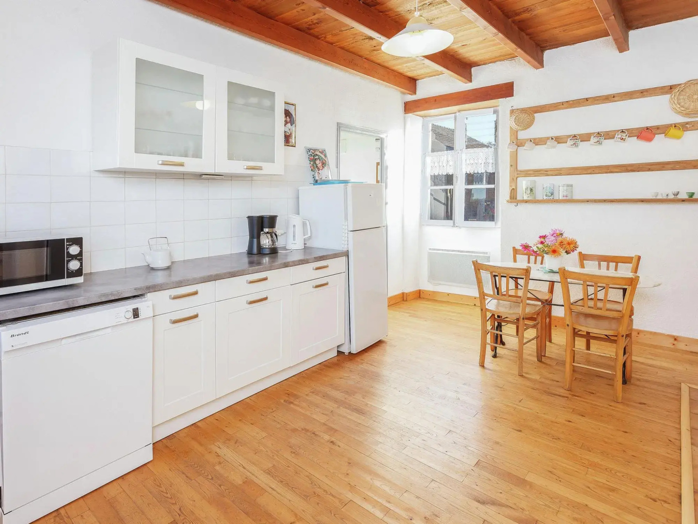 Rustic Holiday Home. In the Forest, Saint-caprais, 2 Bedrooms, 4 Person