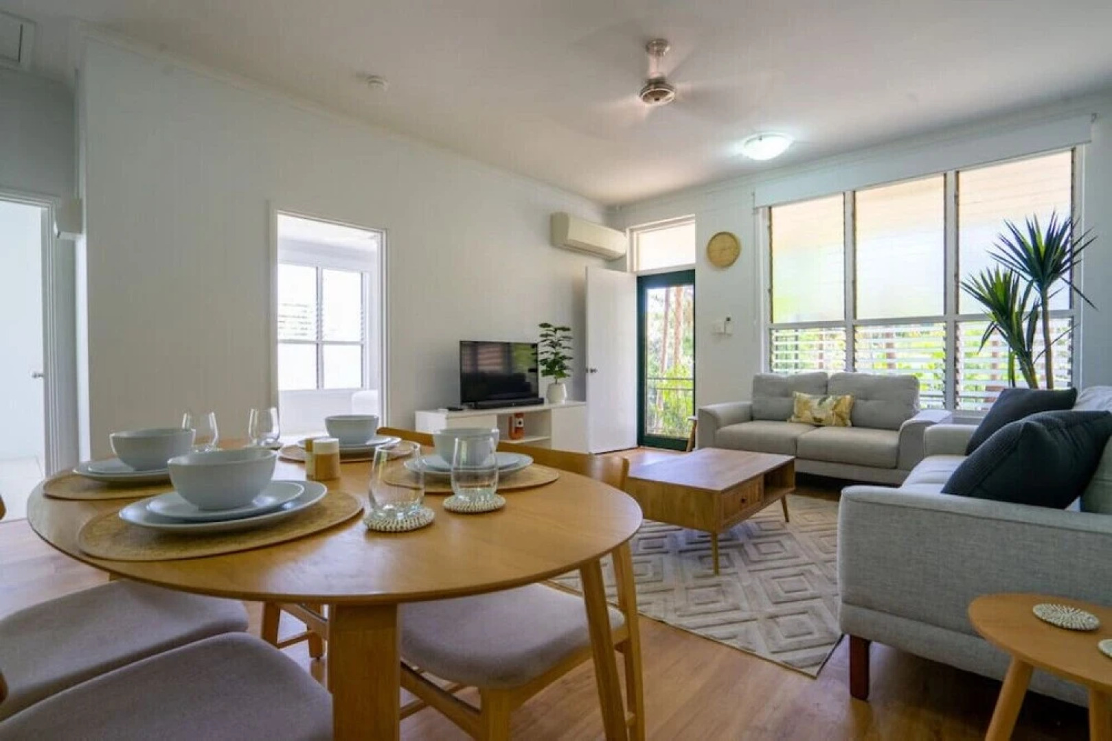 NIGHTCLIFF RETREAT -  Stylish 2BR Apt
