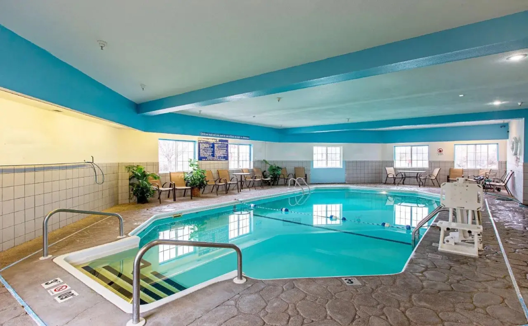 Red Roof Inn & Suites Omaha - Council Bluffs