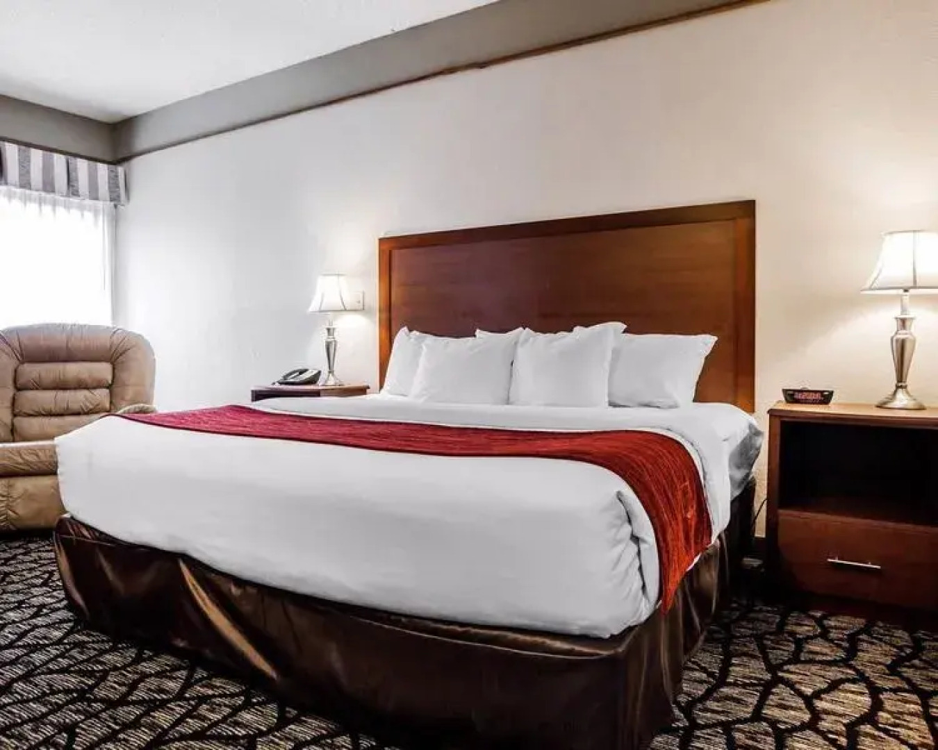 Suburban Studios Kansas City Airport North