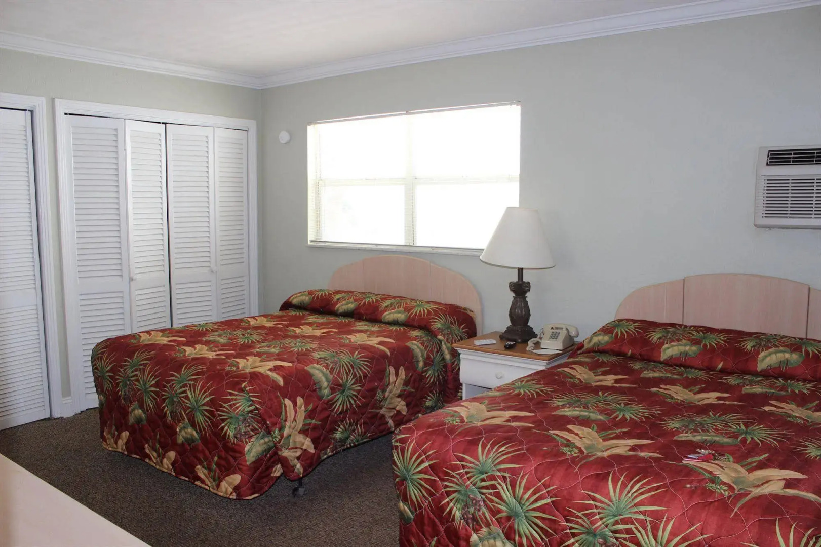 Shoreline Suites & Cabana Cottages
