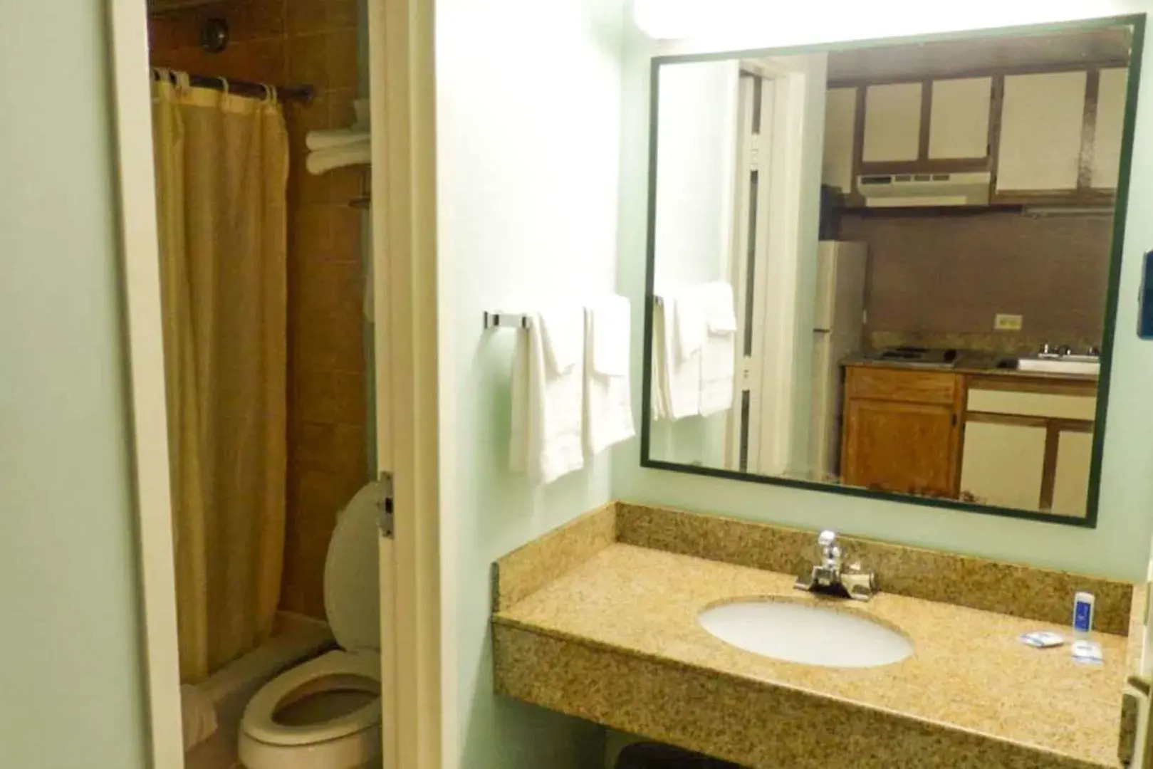 Red Roof PLUS+ & Suites Virginia Beach – Seaside