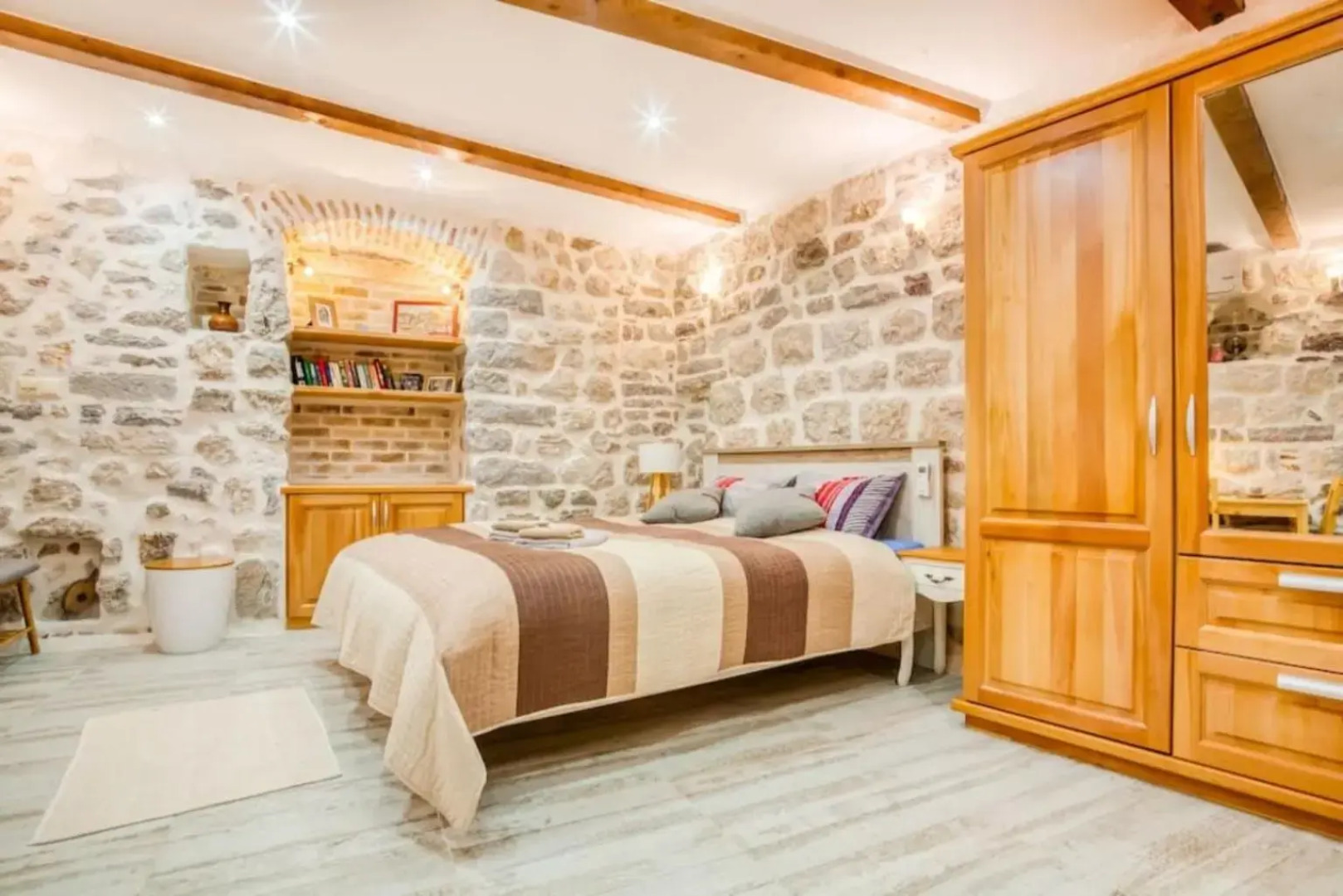 Kotor Bagus - Cozy Boutique Old Town Studio with Seaview Terrace
