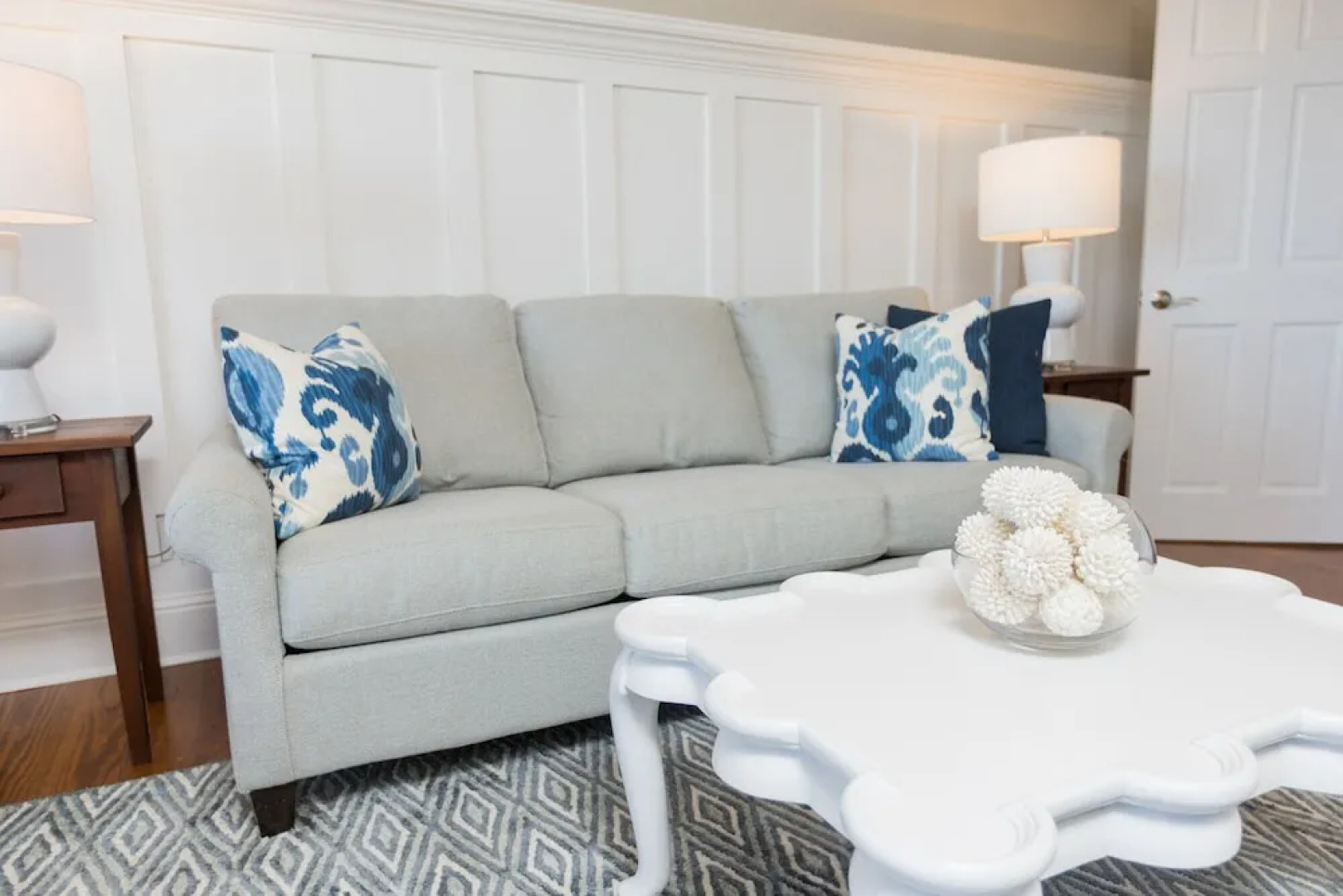 The Burrus House Inn Waterfront Suites