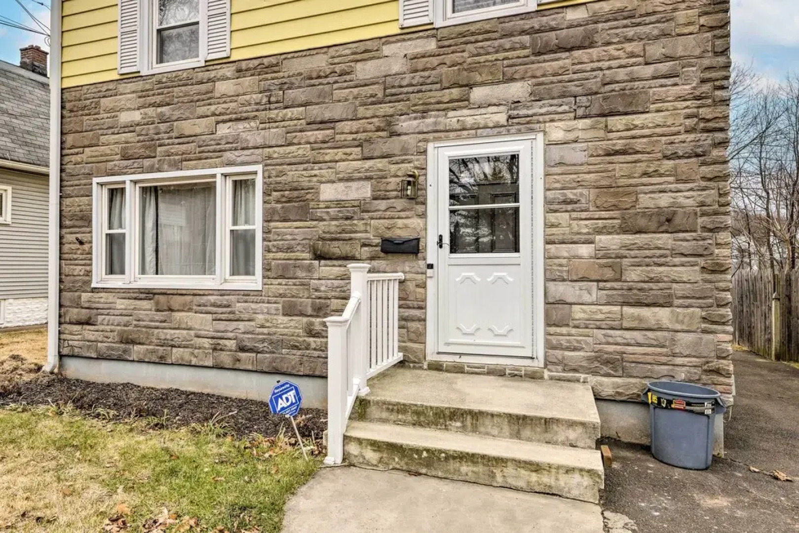 Charming Hamden Home: 2 Mi to Yale University