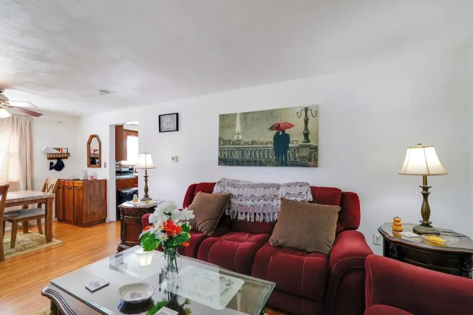 Large Private Yard: Home 14 Mi to Niagara Falls!