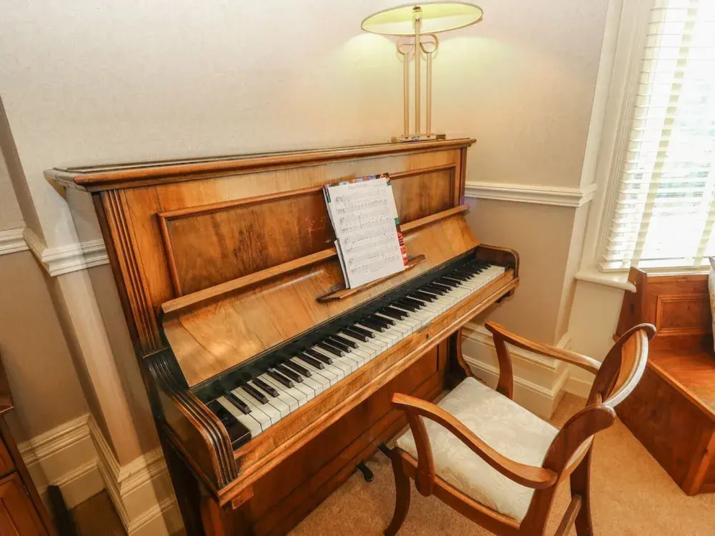 Lyndhurst, Brighouse