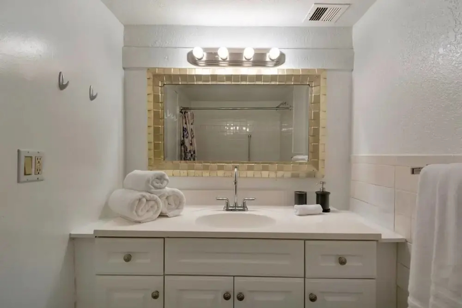 Amazing 1br apartment with pool, Hallandale Beach!