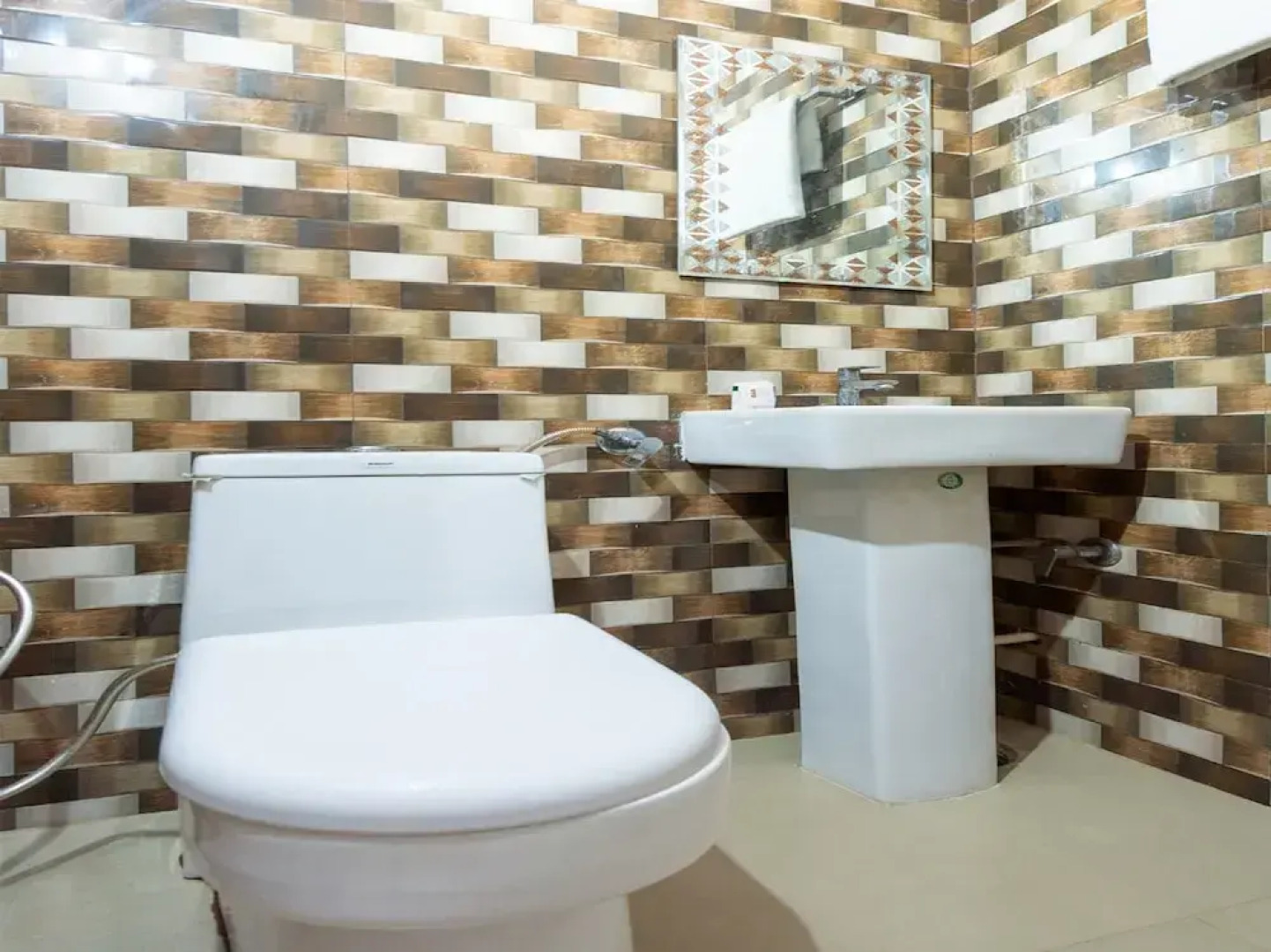 OYO 44100 Green Valley Lodge