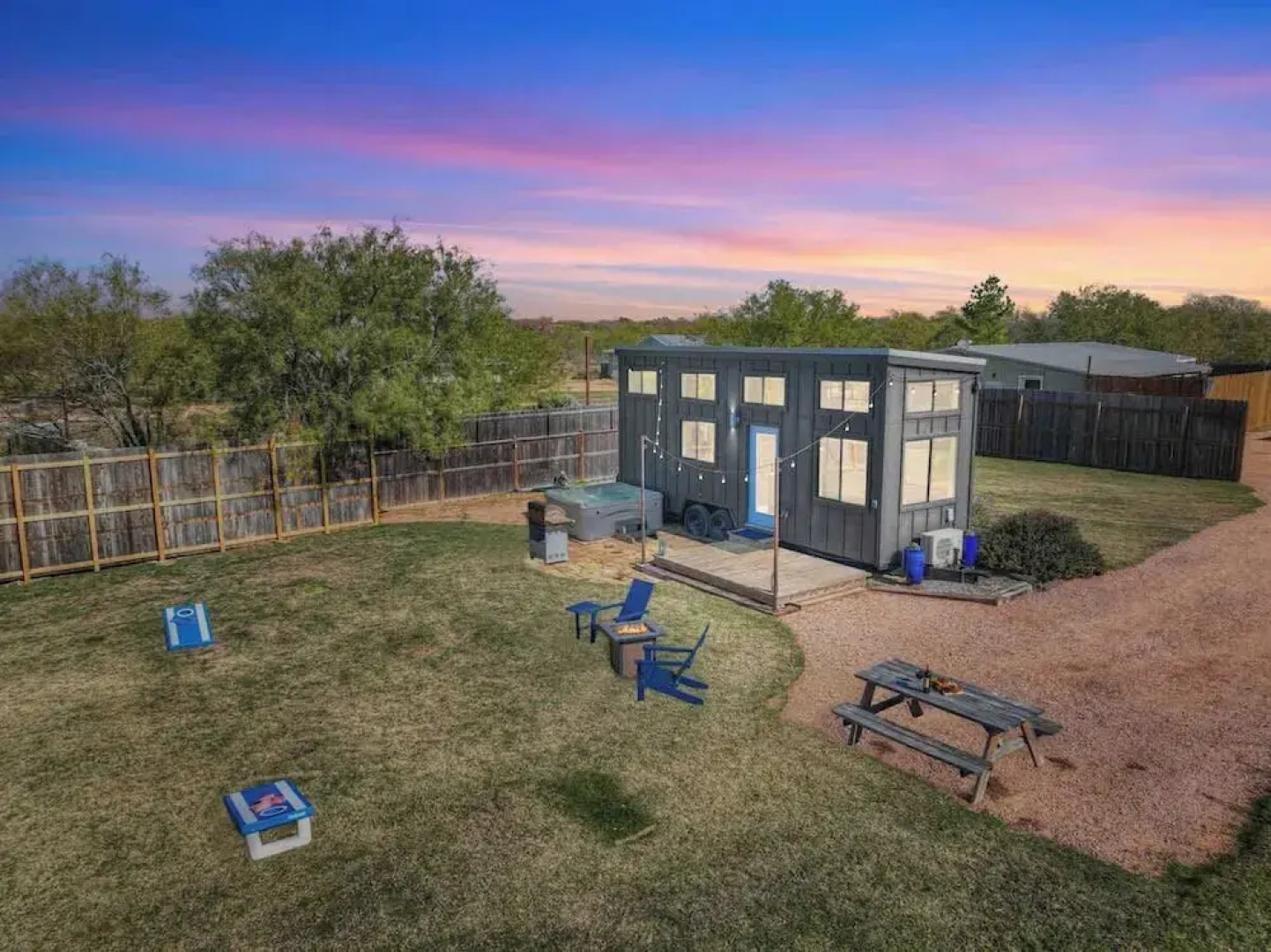 Henley-lux Tiny Home-hot Tub-fire Pit