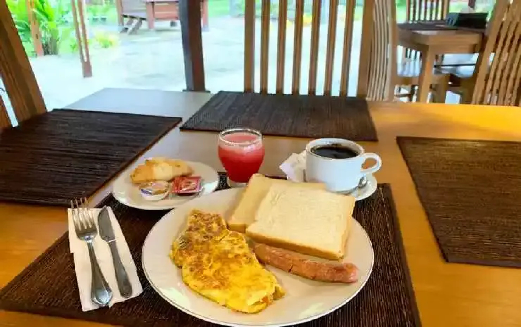 The Nalaya Hotel & Resto