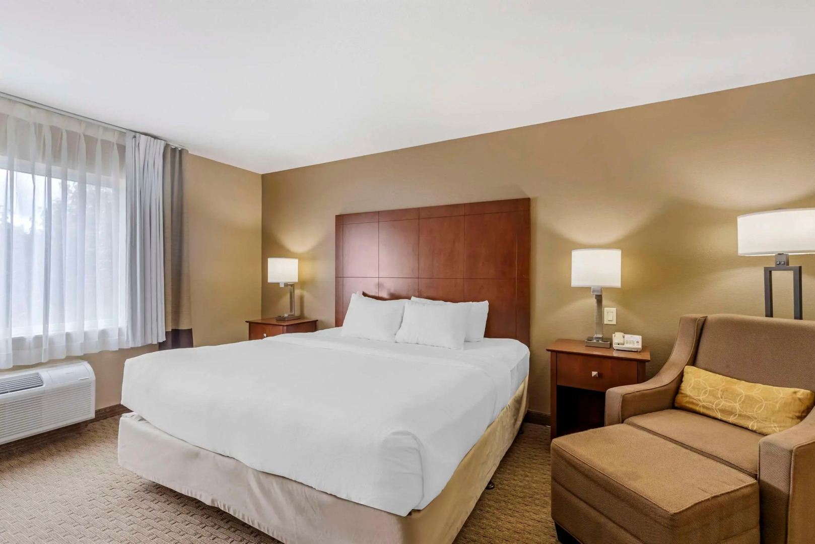 Comfort Inn & Suites East Moline near I-80