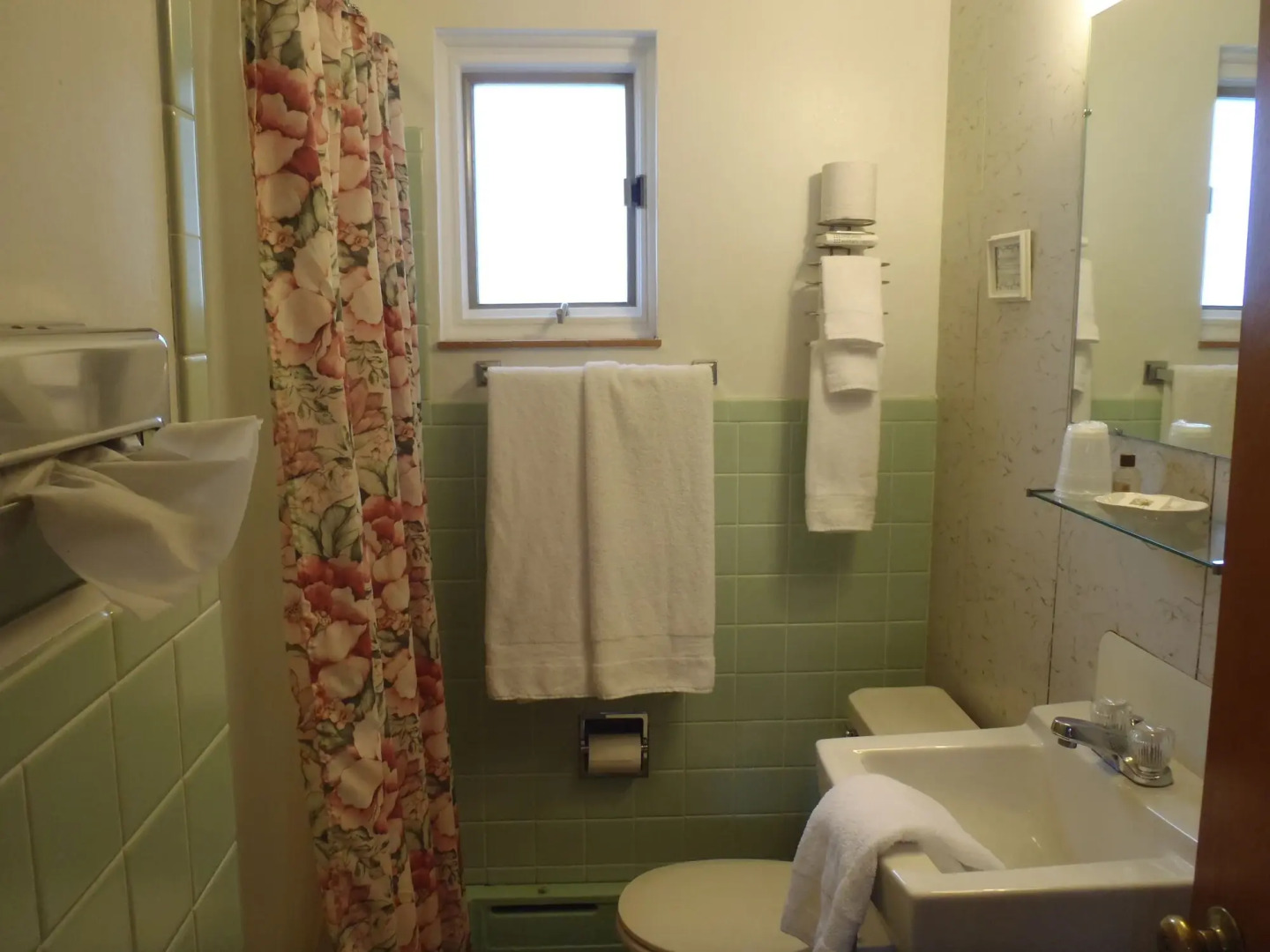 Glass House Inn Erie Near I-90 & I-79