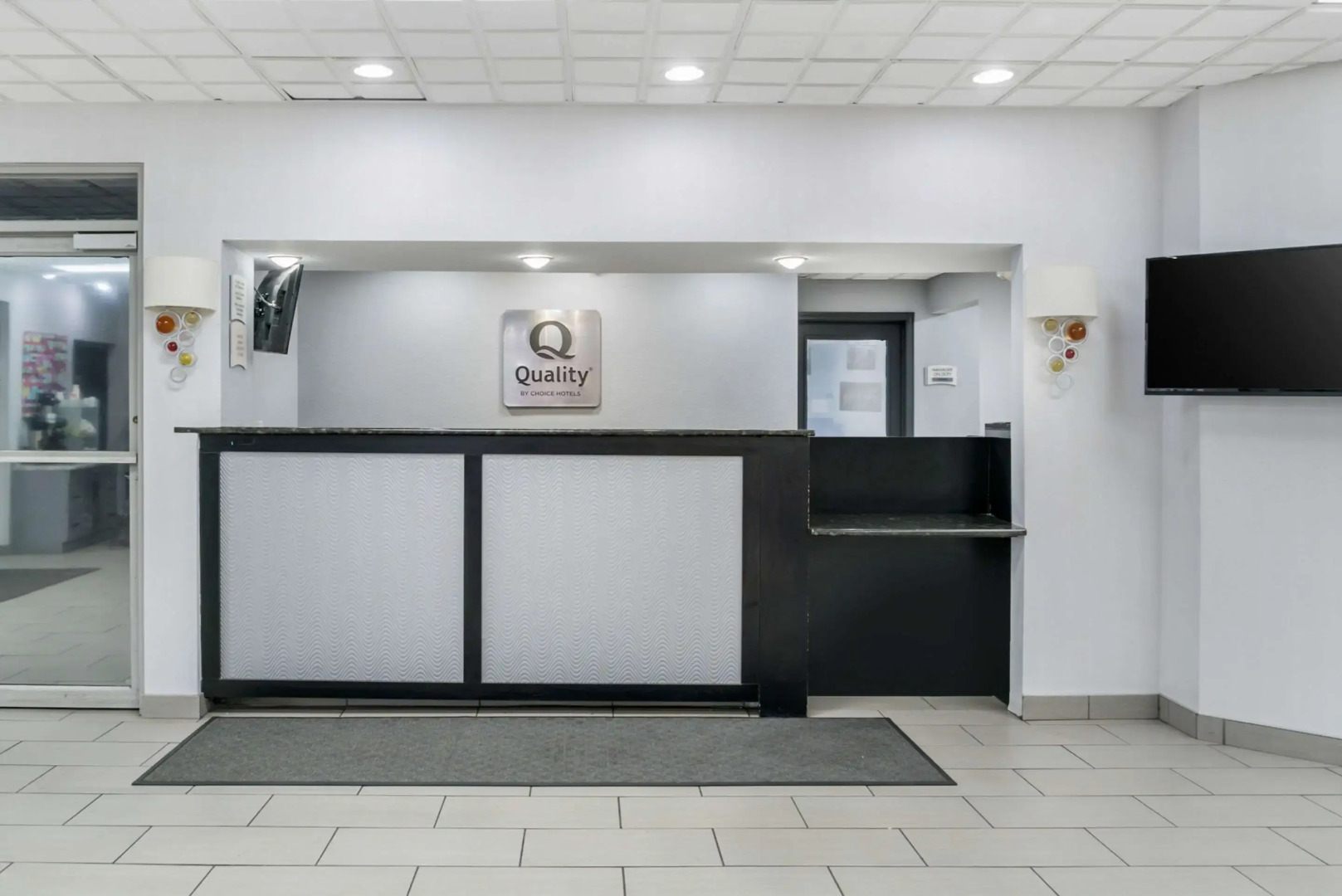 Quality Inn and Suites Livonia