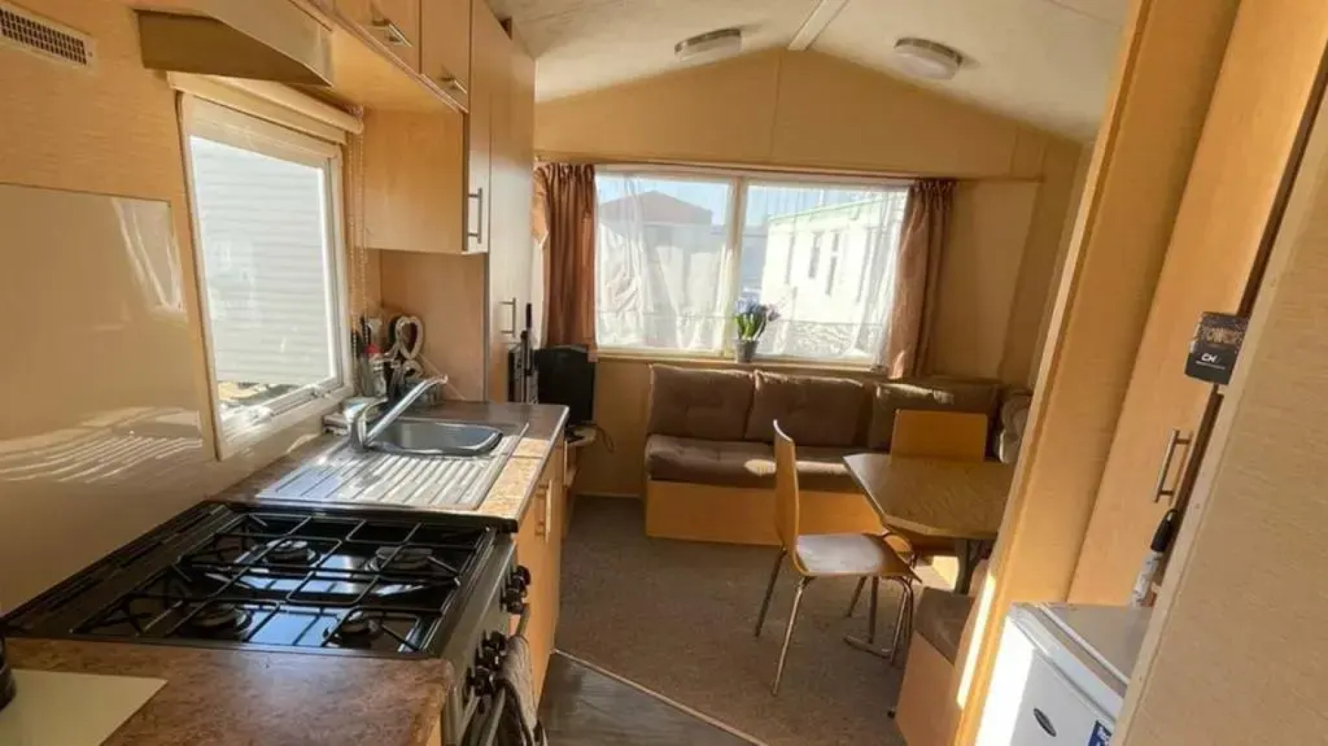 Adorable 2 Bedroom Caravan in Clacton-on-sea