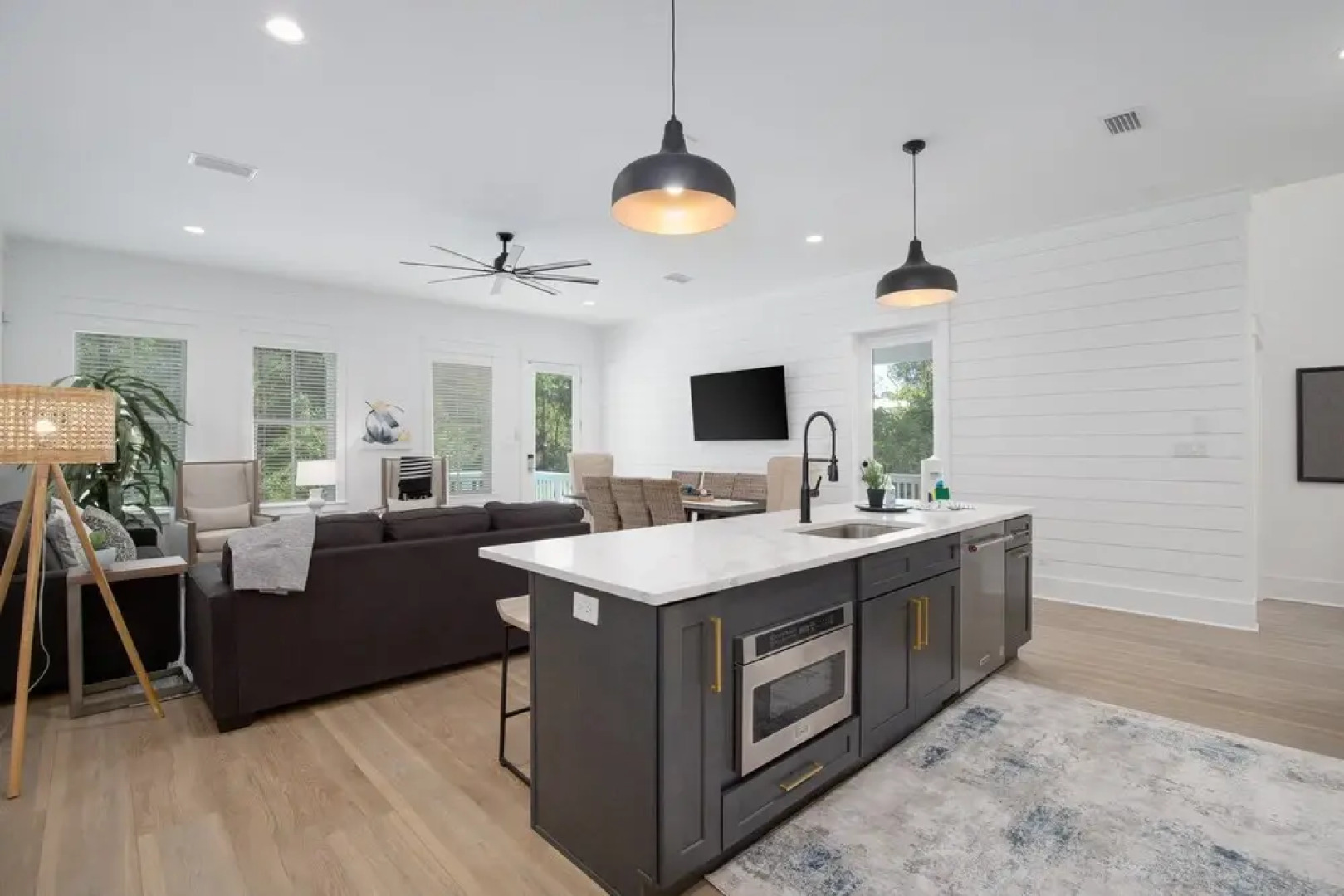 Mockingbird by Avantstay Modern Design Minutes From the Beach