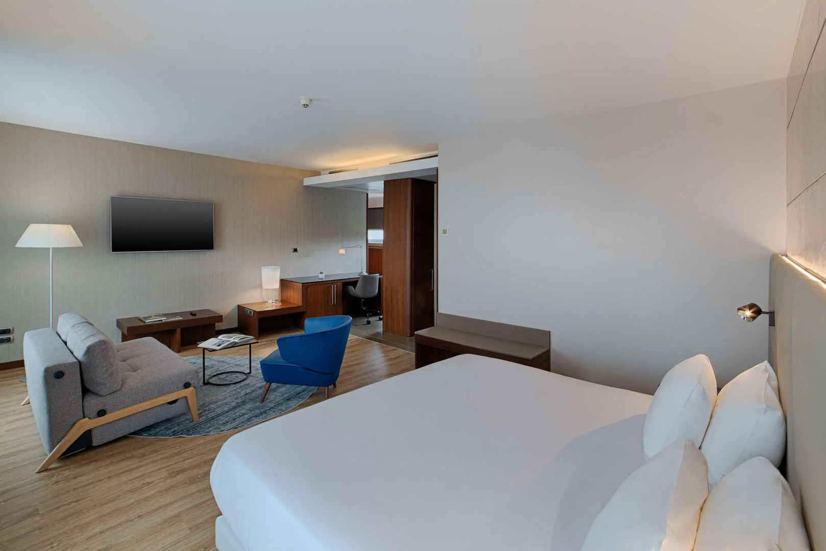 Отель NH Bologna de la Gare