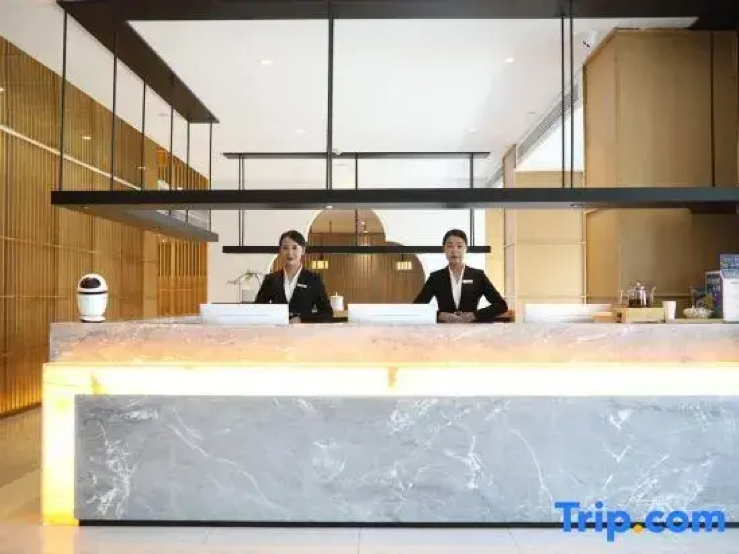 Jinyi Premium Hotel (Hohhot East Railway Station Wanda Plaza)