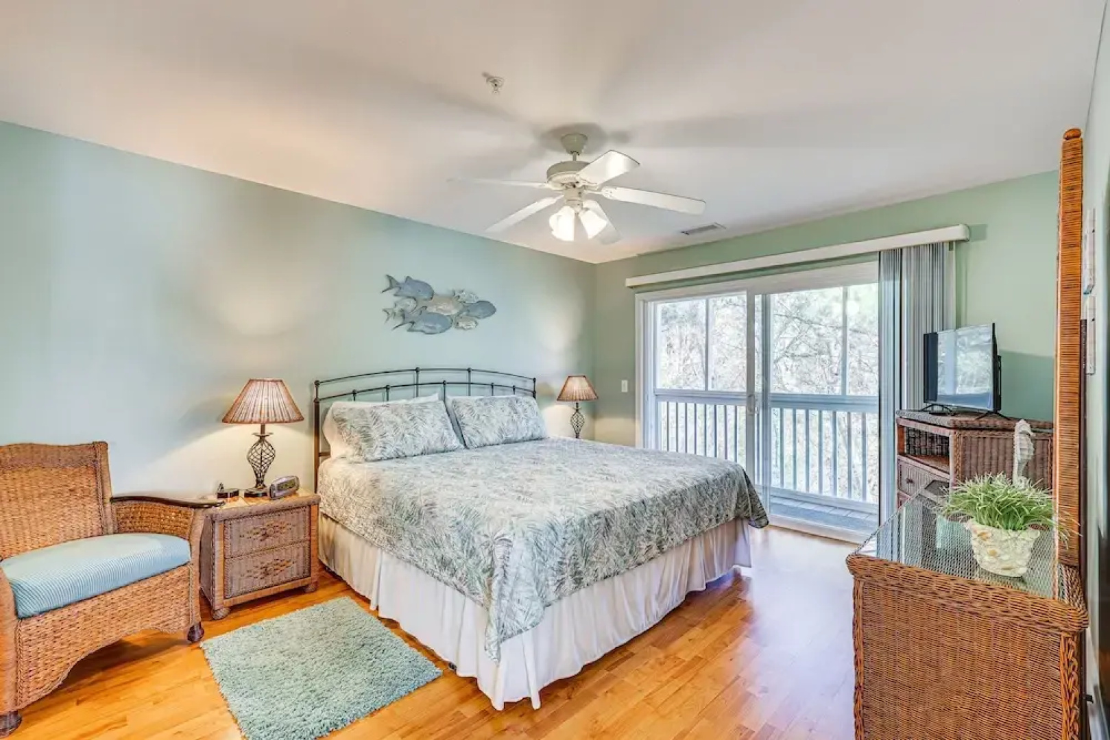Marina & Beach Club Access: Condo in Southport