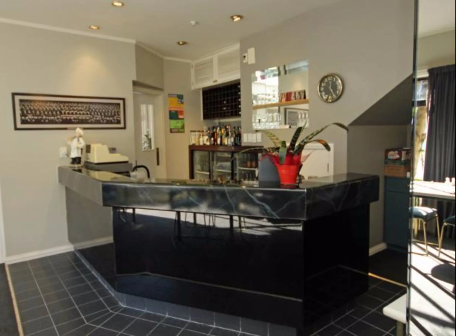 Champers Motor Inn