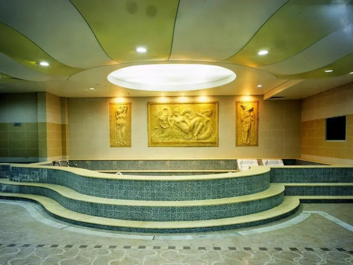 Phoenix International Hotel