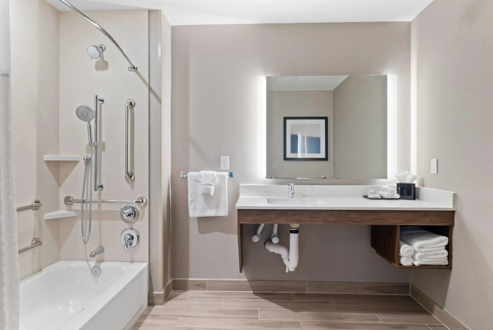 La Quinta Inn & Suites by Wyndham Santa Cruz