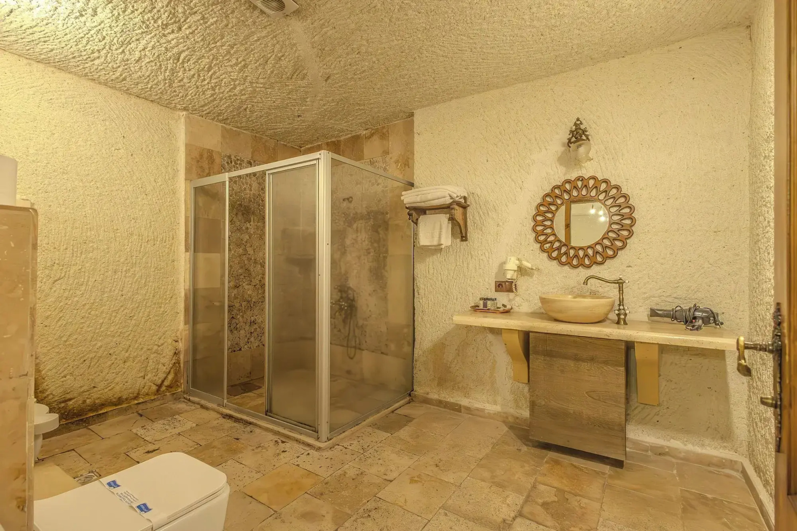 Miracle Cave Hotel