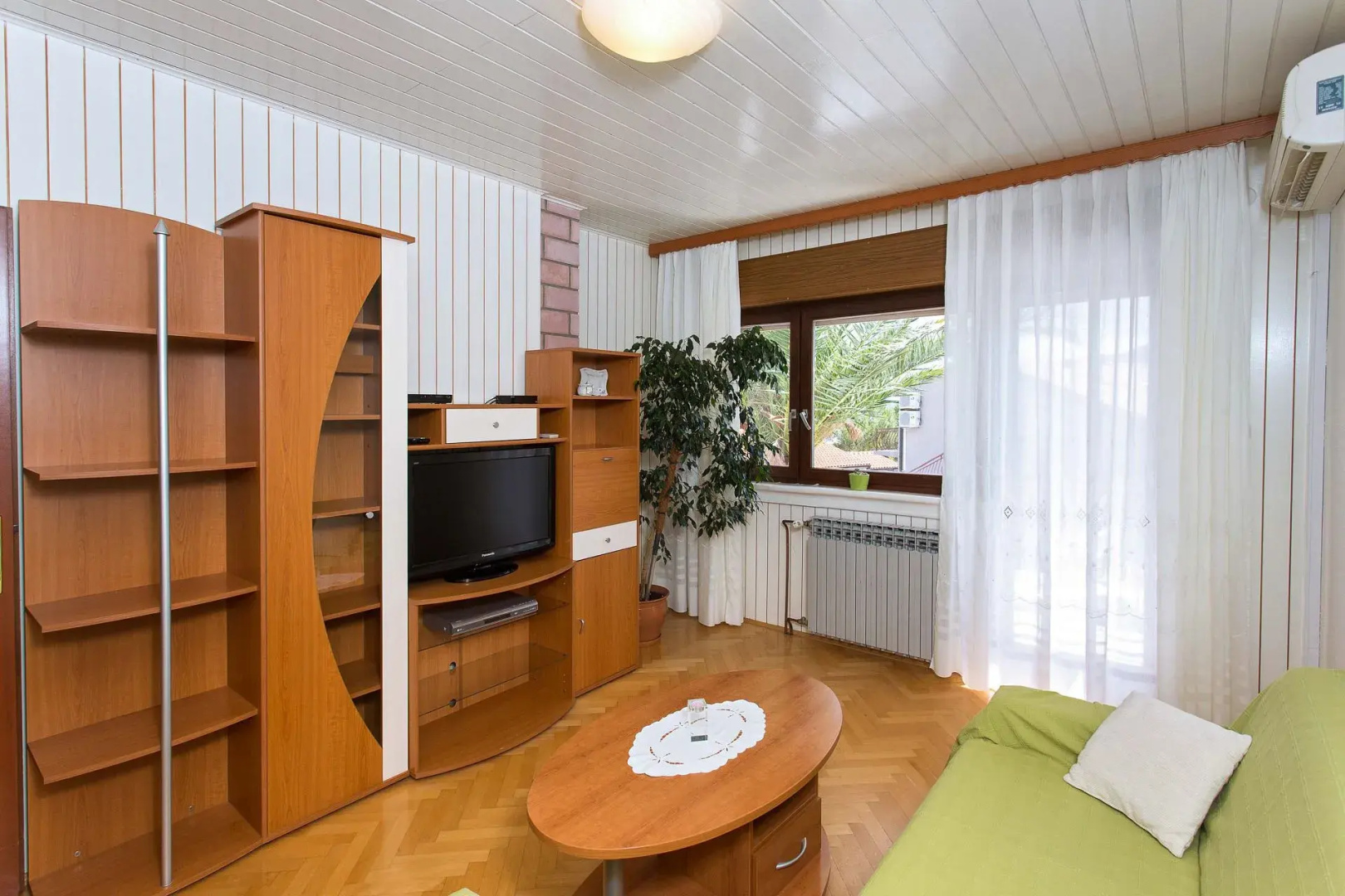 Apartment Rozari - family friendly & sea view: A1-Ivana  Brela, Riviera Makarska