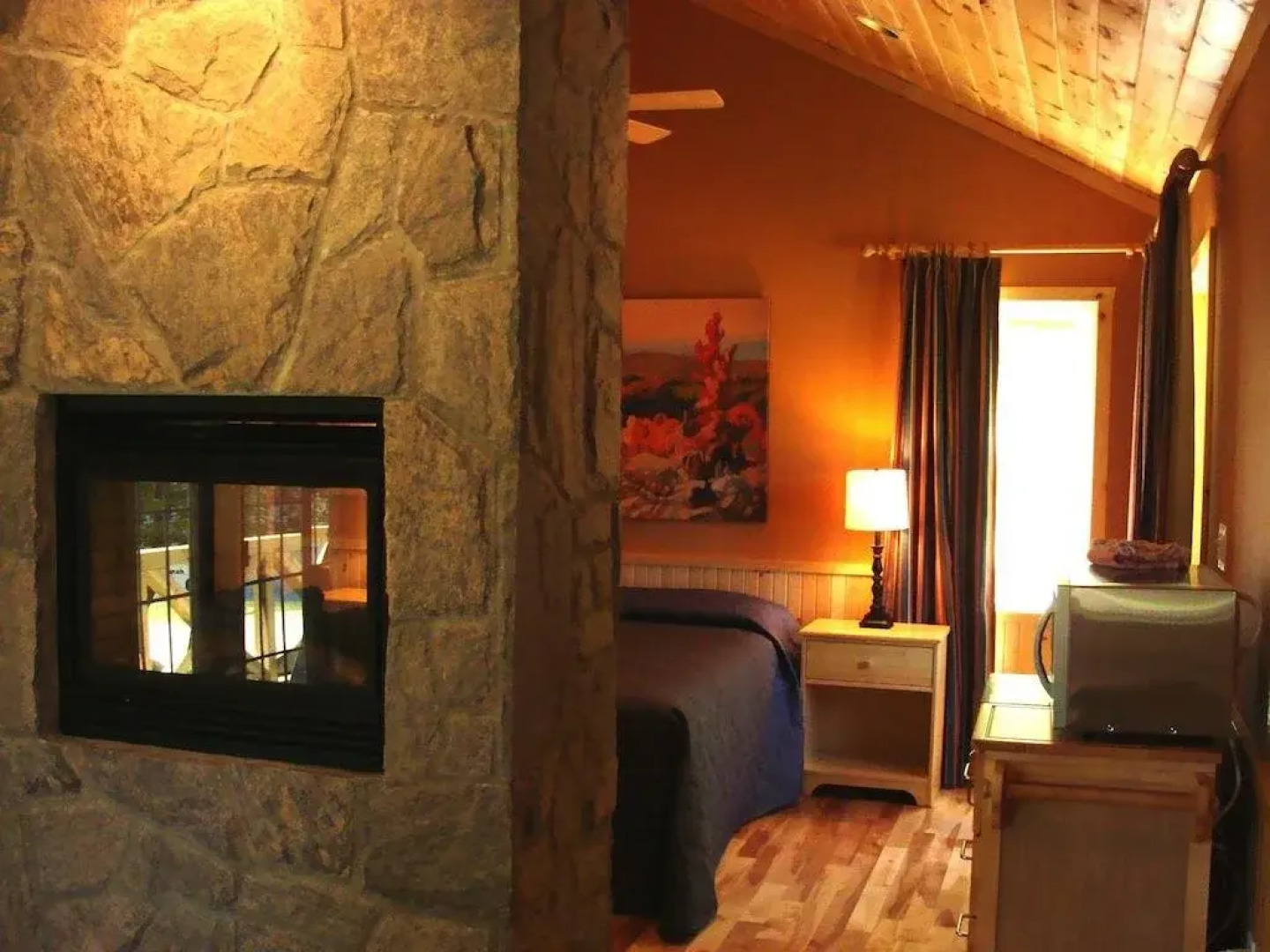 Port Cunnington Lodge & Resort