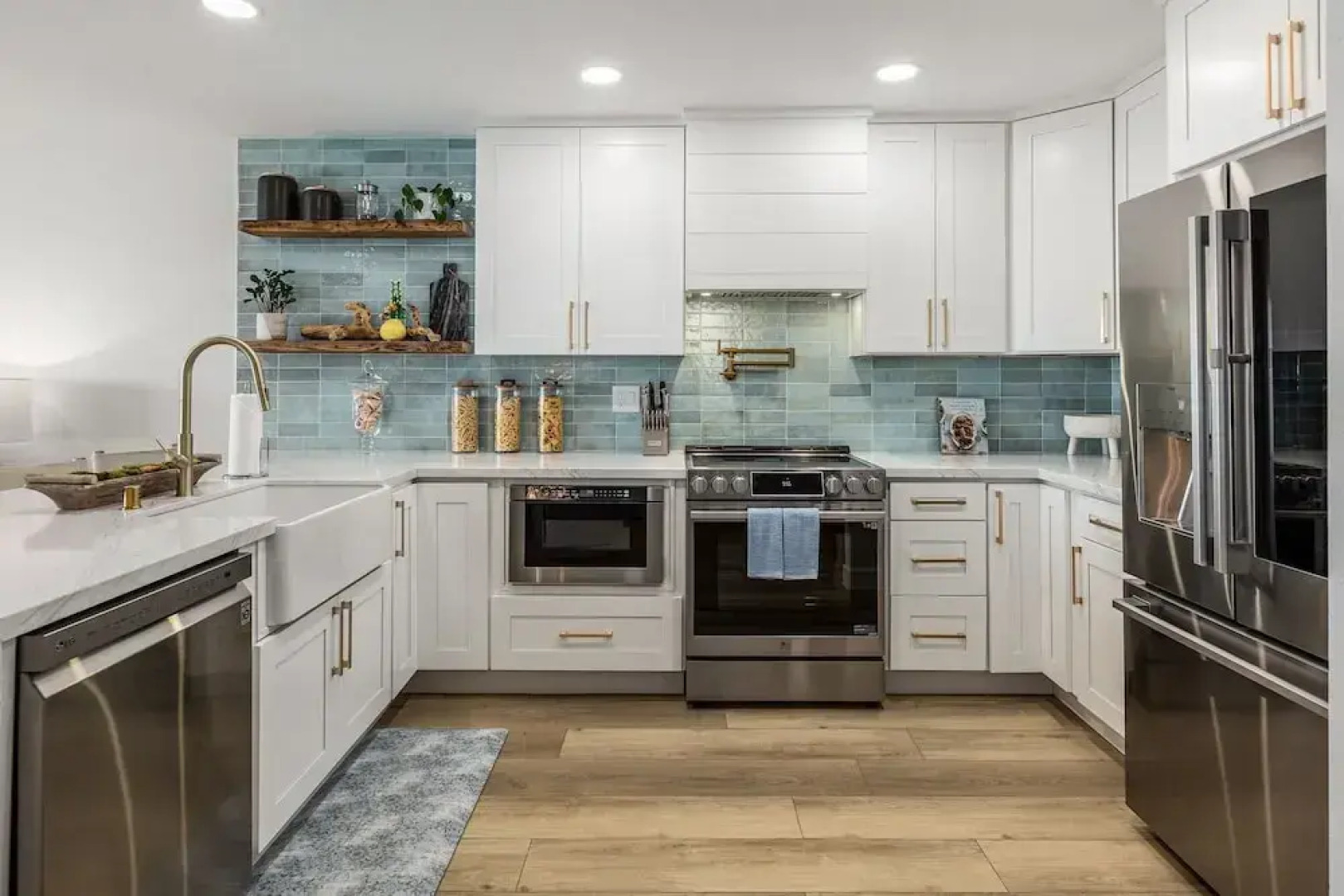 Dmbc 823b 2 Bedroom Condo by RedAwning