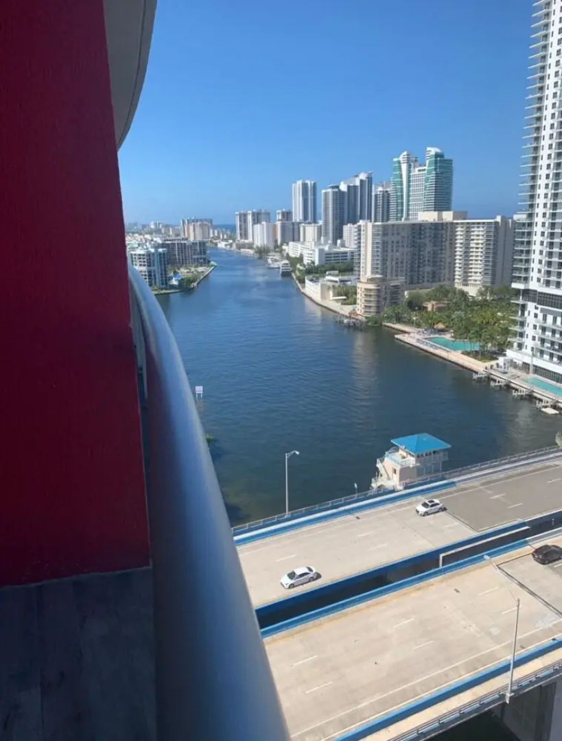 Stunning Bay Front 3 Bed Private Floor Apt 2001 @ BW Resort Miami