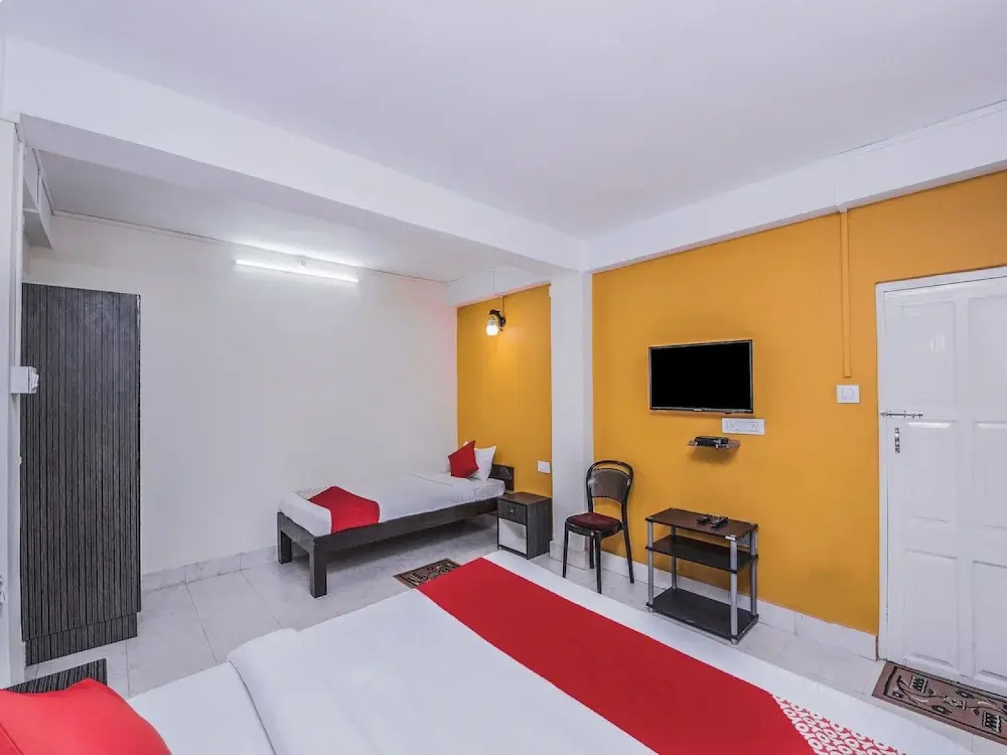 OYO 16152 Home Away Home