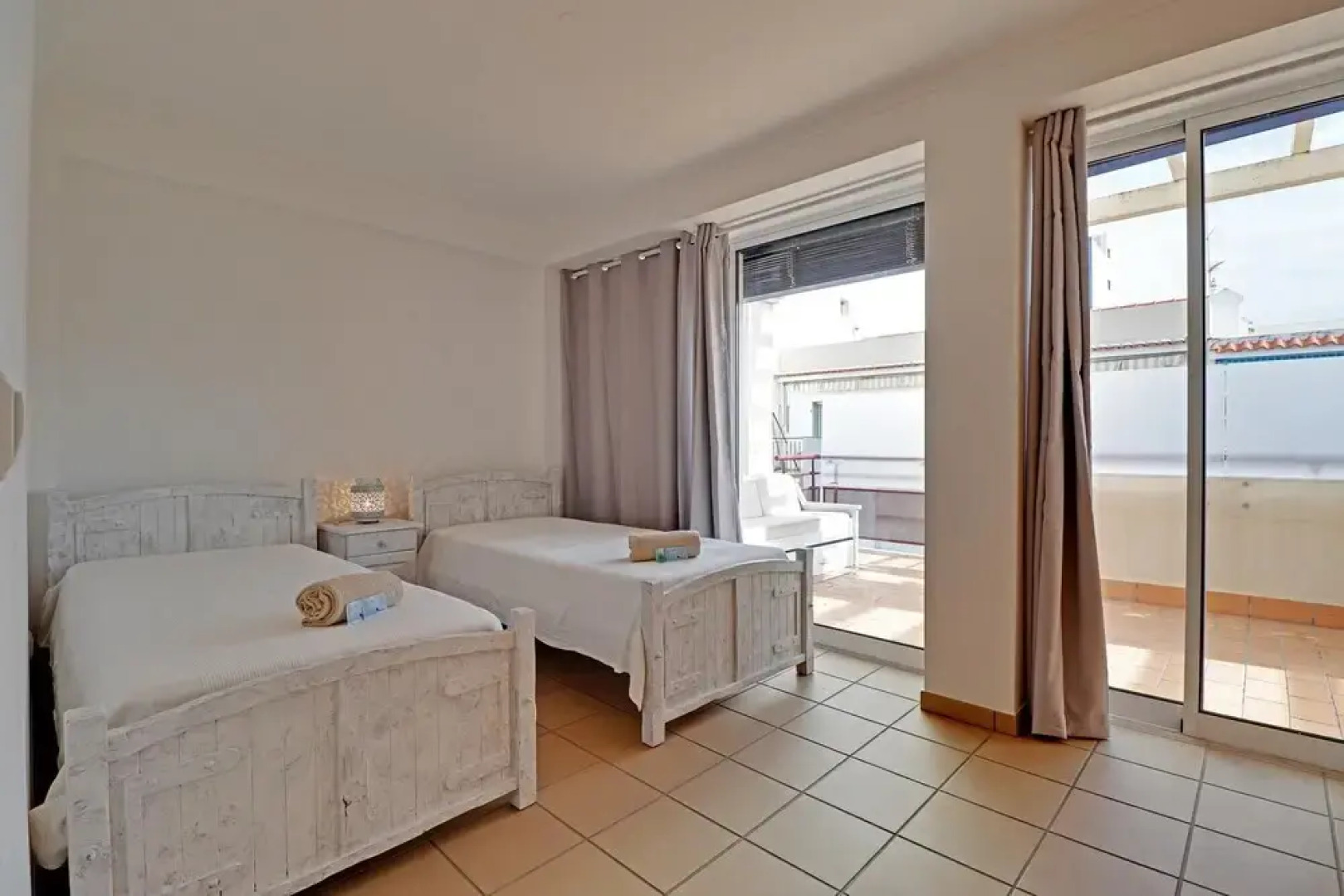 Monte Gordo Downtown by Homing