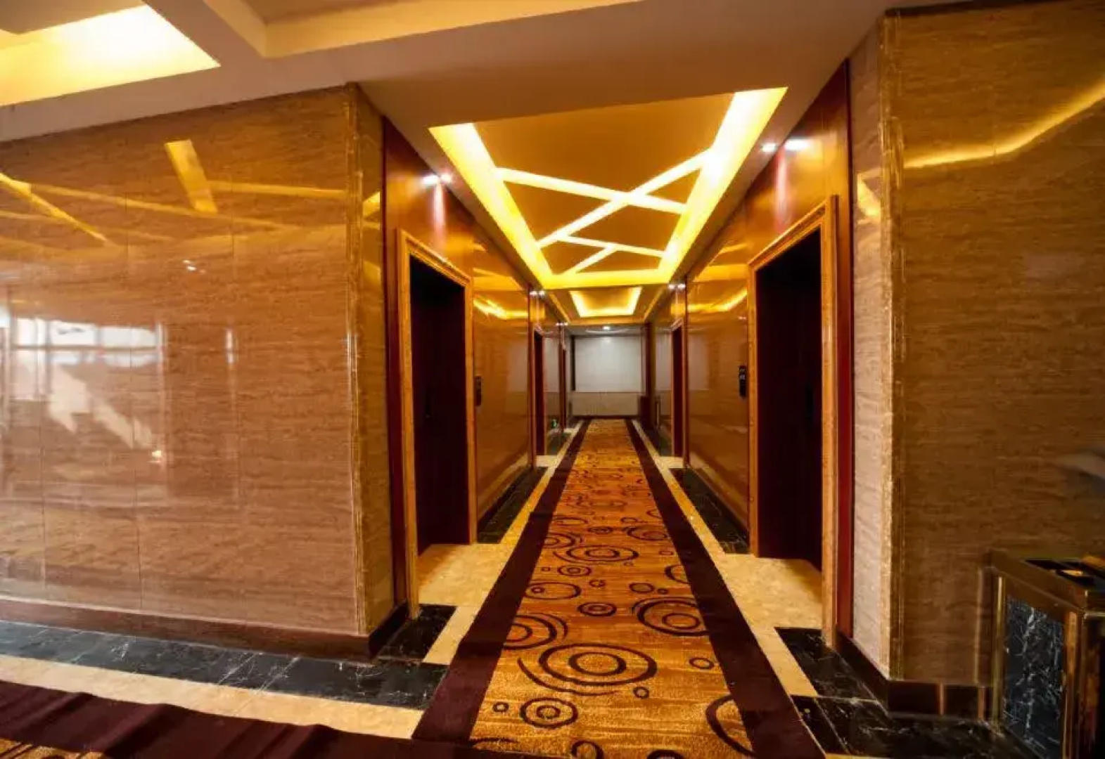 Huarong Apartment Hotel